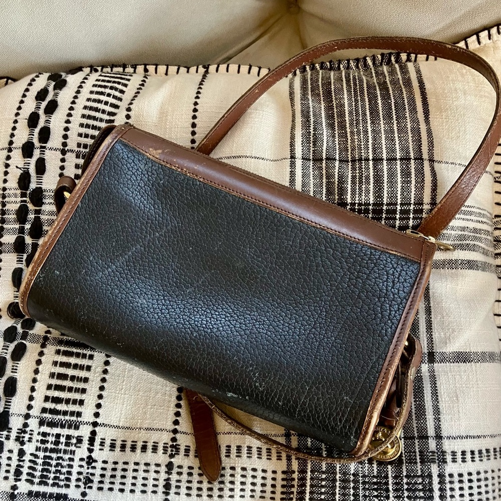 Dooney and Bourke Vintage Original Classic Black Leather Crossbody Bag - Picture 6 of 13